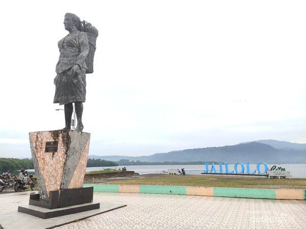Patung Saloi Berdiri Megah di Jailolo City