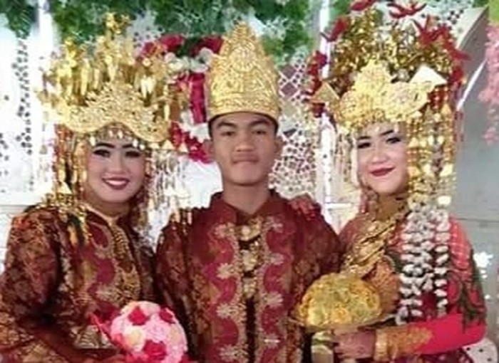 Suwan, pria di Musi Banyuasin yang nikahi 2 wanita sekaligus (dok. Istimewa) Suwan, pria di Musi Banyuasin yang nikahi 2 wanita sekaligus (dok. Istimewa)