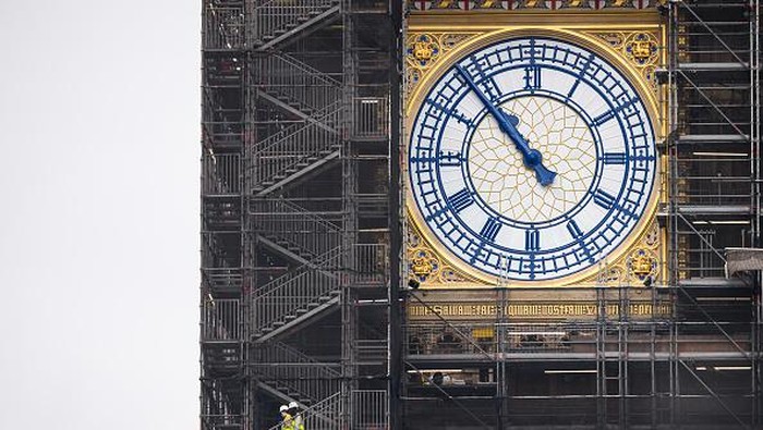 Tahu Nggak, Ini Lho Warna Asli Jarum Jam Big Ben yang Ikonik Pemugaran menara jam Big Ben di Inggris hampir rampung. Warna jarum jam Big Ben pun dikembalikan ke warna aslinya yakni biru Prusia. Ini penampakannya.