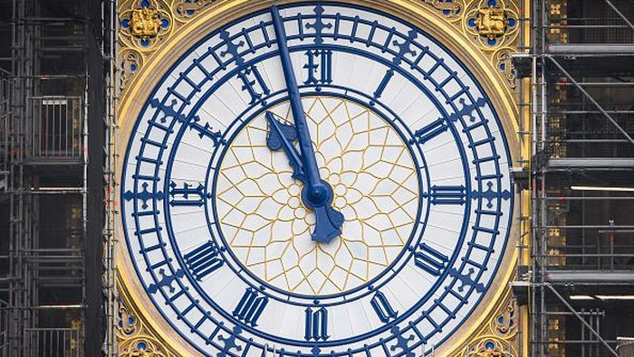 Tahu Nggak, Ini Lho Warna Asli Jarum Jam Big Ben yang Ikonik Pemugaran menara jam Big Ben di Inggris hampir rampung. Warna jarum jam Big Ben pun dikembalikan ke warna aslinya yakni biru Prusia. Ini penampakannya.