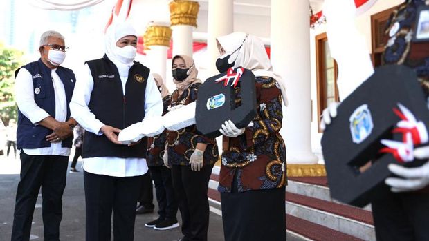 Tingkatkan Pelayanan Lansia, 7 UPT Dinsos Jatim Dapat Ambulans