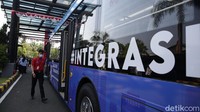 Harapannya sampai akhir tahun ini TransJakarta bisa lengkapi menjadi 100 e-bus. Tahun depan juga akan dilanjutkan menjadi 2.300 unit lagi sampai tahun 2025 menjadi 5.000 unit.