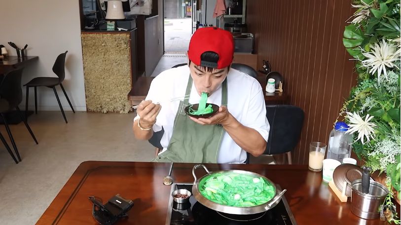 Tteokbokki unik pakai saus mint choco