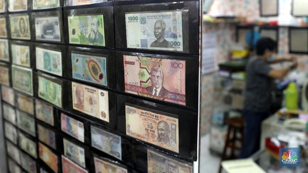 Uang Kuno. (CNBC Indonesia/Muhammad Sabki)