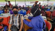 Warga Surabaya Bisa Pantau Jadwal Vaksinasi di Website Lawancovid-19