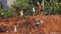 Tempat ini ramai didatangi masyarakat sekitar pada sore hari. Pada akhir pekan, tempat ini semakin banyak didatangi oleh masyarakat sekitar.