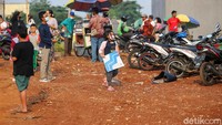 Lahan ini menjadi alternatif bagi masyarakat yang ingin beraktifitas di ruang terbuka.