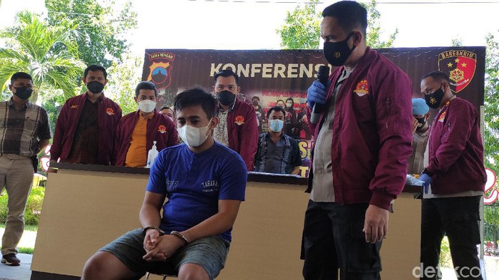 Yandi (28), ditangkap Polrestabes Semarang karena menipu luar dalam 6 janda muda, Jumat (10/9/2021).