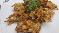 Bakwan sayur yang renyah gurih ala pedagang gorengan bisa kamu buat sendiri. Sayurannya ada wortel dan tauge yang renyah, namun supaya makin nikmat, tambahkan juga udang kupas. Kalau mau membuatnya, ikuti resep ini. 