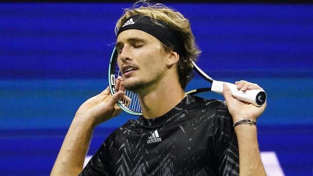 Alexander Zverev, of Germany, reacts after losing a point to Novak Djokovic, of Serbia, during the semifinals of the US Open tennis championships, Friday, Sept. 10, 2021, in New York. (AP Photo/Elise Amendola)