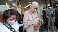Kini waktunya Angel Lelga untuk move on dari masalah ini. (Foto: Palevi/detikcom)