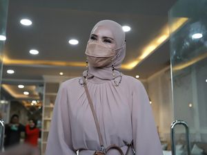Senyum Angel Lelga Komentari Vonis Penjara Vicky Prasetyo