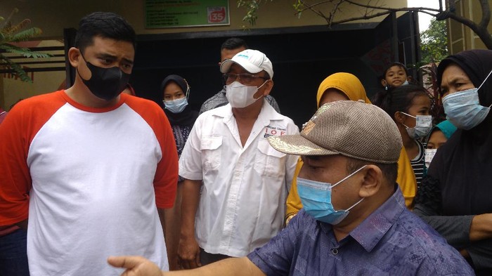 Bobby Nasution (kaus putih-merah) / Datuk-detikcom