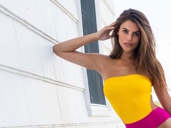 Foto: 7 Gaya Brooks Nader Pakai Baju Renang, Ada yang Pemotretan di Bali