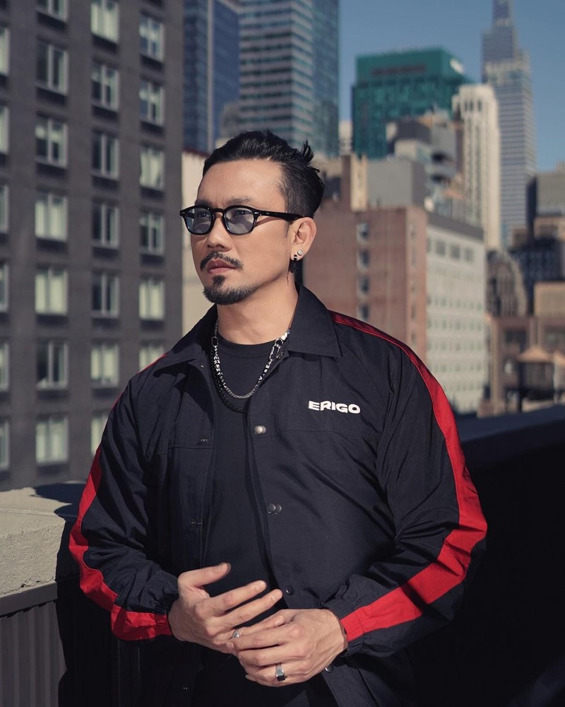 Denny Sumargo Heboh di New York, Begini Gayanya Kalau Kulineran