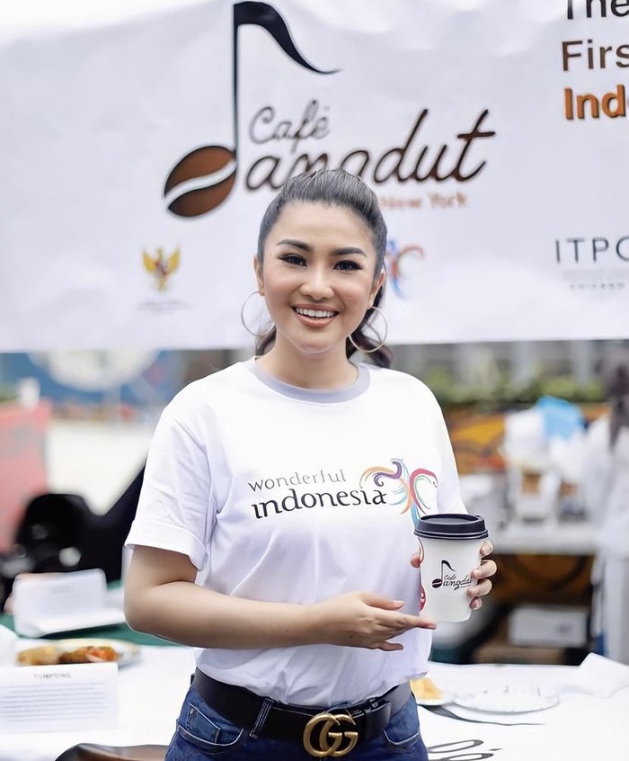 Fitri Carlina Sukses Dangdutan dan Kenalkan Kopi Indonesia di New York Fitri Carlina Sukses Dangdutan dan Kenalkan Kopi Indonesia di New York