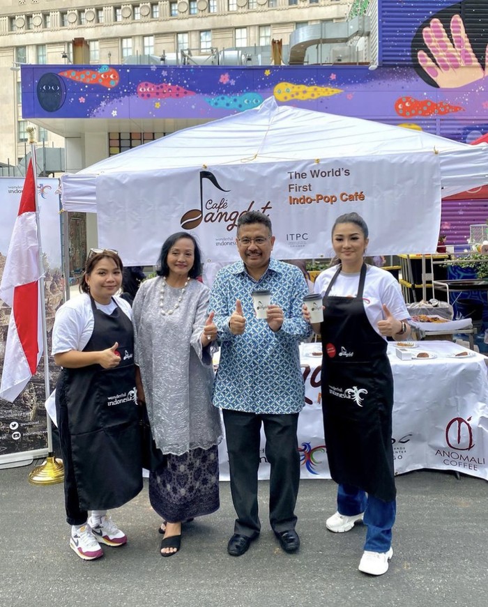Fitri Carlina Sukses Dangdutan dan Kenalkan Kopi Indonesia di New York Fitri Carlina Sukses Dangdutan dan Kenalkan Kopi Indonesia di New York