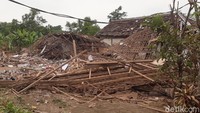 Begini penampakan 2 rumah yang hancur dan hampir rata dengan tanah di Pasuruan.