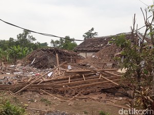 Dahsyatnya Ledakan yang Hancurkan Rumah dan Tewaskan Dua Orang di Pasuruan