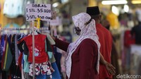 Kedatangan pengunjung cukup ramai di kawasan Blok B.