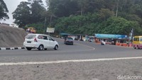 Tak ada kemacetan ataupun kepadatan arus kendaraan seperti saat pelan pertama penerapan ganjil genap. 