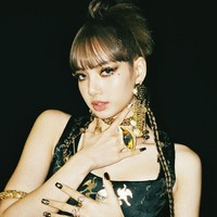Sementara itu, ‘LALISA’ menjadi video klip solois KPop wanita yang ditonton 300 juta kali dalam waktu tercepat. Dia hanya membutuhkan waktu 47 hari. Lisa mengalahkan rekor Jennie BLACKPINK, yang mencapai angka tersebut dalam waktu 6 bulan 1 hari dengan lagu ‘SOLO’. Foto: dok. Instagram Jisoo Blackpink @sooyaaa__