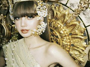 8 Potret Lisa BLACKPINK Kenakan Pakaian Tradisional Thailand, Cantik Bak Ratu