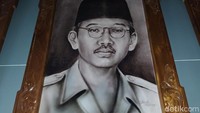 Saat itu, Bupati Magelang R Joedodibroto dan stafnya meninggalkan Pendopo Kabupaten Magelang (kini wilayah Kota Magelang), kemudian pindah menuju Loji Manggoran. Adapun pemilik Loji Manggoran yakni H A Marzukie.