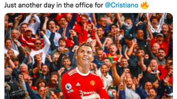 Cristiano Ronaldo turun sebagai starter, bermain gemilang sepanjang 90 menit pertandingan dan mencetak 2 gol. Another day in the office, kata fans. Foto: (Twitter)
