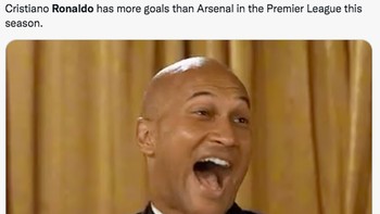 Meme Arsenal kena ledek oleh fans Manchester United karena masih terseok-seok di Premier League. Foto: (Twitter)