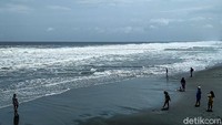 Pantai Glagah merupakan pantai indah dengan hamparan pasir hitam yang luas sekaligus berlaguna. (Jalu Rahman Dewantara/detikcom)
