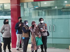 Tangis Keluarga Iringi Penyerahan Jenazah Korban Kebakaran Lapas Tangerang