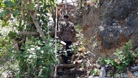 DPRD Bantul telah melakukan inspeksi mendadak ke Watu Lumbung untuk mengecek kesiapan sarana dan prasarananya. Mereka pun menilai Watu Lumbung seharusnya tidak masuk satu dari 3 obwis yang buka saat PPKM level 3 di Daerah Istimewa Yogyakarta (DIY). (Pradito Rida Pertana/detikTravel)