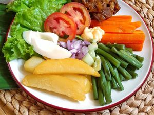 Daftar Makanan Khas Solo yang Enak dan Wajib Dicoba, Nggak Cuman Serabi!