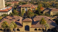 Tak hanya Harvard, Universitas Stanford juga menjadi kampus CEO sukses di dunia. Ada Marissa Mayer- Former CEO Yahoo dan Evan Spiegel-CEO Snapchat yang berhasil jadi sarjana, serta Reed Hastings-CEO Netflix yang pernah menempuh S2. Foto: Screenshoot instagram Stanford