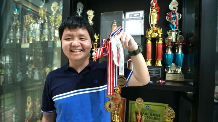 Stanve Avrilium Widjaja peraih medali di olimpiade matematika