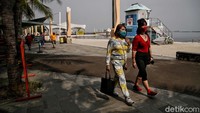 Bahkan untuk masuk Ancol wajib membeli tiket secara online.