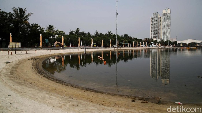 Suasana Uji Coba Pembukaan Taman Impian Jaya Ancol Taman Impian Jaya Ancol salah satu dari 20 destinasi wisata yang direkomendasikan beroperasi kembali dalam uji coba pembukaan kawasan rekreasi.