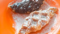 Ada juga menu croffle yang lagi viral. Ditawarkan varian original, cokelat, dan keju. Foto: dok. detikFood