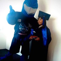 Tak heran jika kini ia sudah masuk kuliah. Anak itu bahkan mengambil dua jurusan sekaligus yakni teknik sistem dan teknik industri yang berfokus pada matematika. Foto: Instagram @adhara_perez11