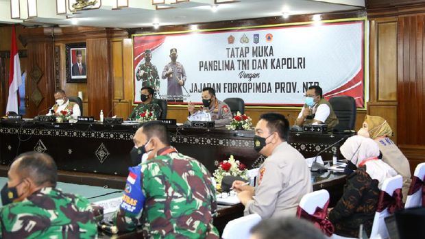 Forkopimda NTB genjot vaksinasi COVID-19 untuk mencapai target 70 persen populasi tervaksin.