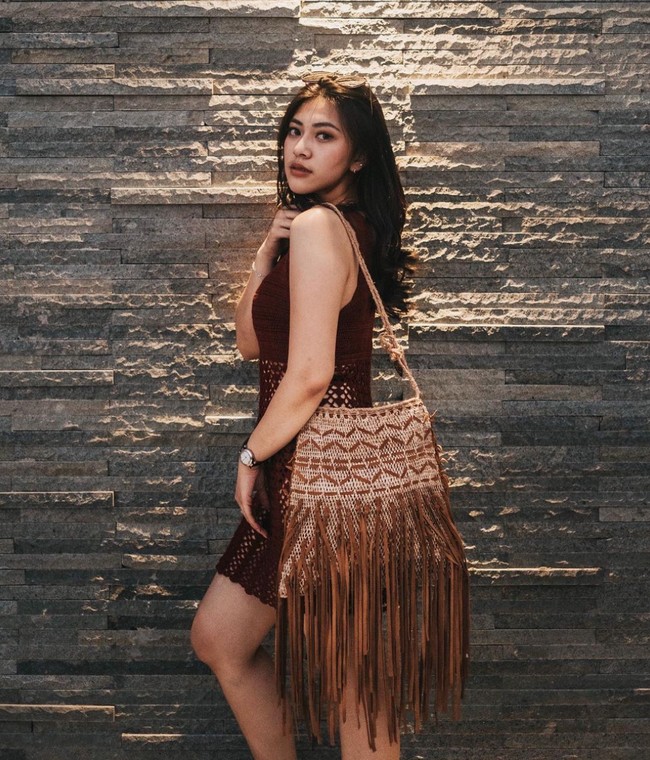 Mantan asisten Ashanty, Resiah Lim juga memiliki paras yang cantik. Karena kecantikannya itu, Resiah sukses mencuri sorotan netizen. Tak hanya itu saja, Resiah juga memiliki tubuh langsing yang banyak diidamkan oleh para wanita. Foto: Instagram