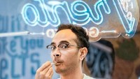 Selain hangout dan nongkrong di kafe, Marthino juga hobi makan makanan manis untuk menenangkan dirinya. Gelato menjadi makanan manis kesukaan Marthino untuk menemani rehat sekaligus memanjakan dirinya. Foto: Instagram/marthinolio