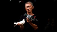 Salah seorang pedagang mengatakan bahwa Pasar Burung Pramuka kerap dikunjungi warga, terutama di hari Sabtu dan Minggu.