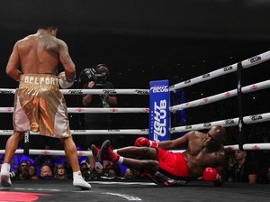 Evander Holyfield Kalah TKO dari Vitor Belfort