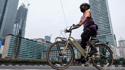 Jakarta Masih PPKM Level 3, Kawasan Sudirman-Thamrin Ramai Pesepeda