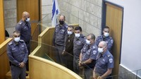 Dua tahanan Palestina yang ditangkap kembali di Nazareth itu diidentifikasi sebagai Yaqoub Qadri (48) dan Mahmoud Abdullah Ardah (45). Keduanya diketahui merupakan anggota kelompok militan Jihadi Islam. Menurut laporan media lokal Ardah merupakan dalang utama dari kaburnya para tahanan Palestina. Dua tahanan Palestina lainnya ditangkap pada Sabtu (11/9) pagi waktu setempat, saat bersembunyi di area parkir, di kota Shibli-Umm al-Ghanam. AP Photo/Sebastian Scheiner