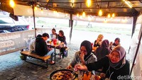 Kalau kamu mau makan enak dan murah, kunjungi Oseyo Street Food yang ada di kawasan Grand Depok City satu ini. Ada menu Korean BBQ yang harganya terjangkau. Foto: dok. detikFood