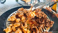 Sensasi menikmati Korean BBQ-nya juga mirip denagn restoran lainnya. Kamu bisa memanggang sendiri dagingnya. Foto: dok. detikFood