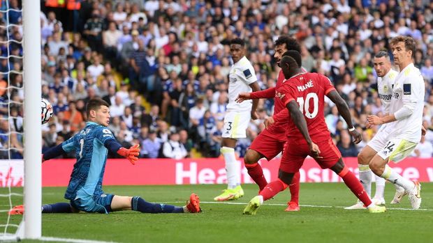 LEEDS, ENGLAND - SEPTEMBER 12: Mohamed Salah of Liverpool scores their side's first goal past Illan Meslier of Leeds United during the Premier League match between Leeds United and Liverpool at Elland Road on September 12, 2021 in Leeds, England. (Photo by Laurence Griffiths/Getty Images)